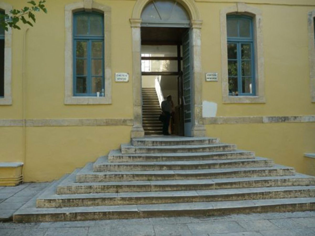 Xανιά – υπόθεση ομαδικού βιασμού 17χρονης: Σοκ στην κοινωνία της Κρήτης – Στον ανακριτή οι νεαροί που φέρονται να εμπλέκονται στην αποτρόπαιη υπόθεση