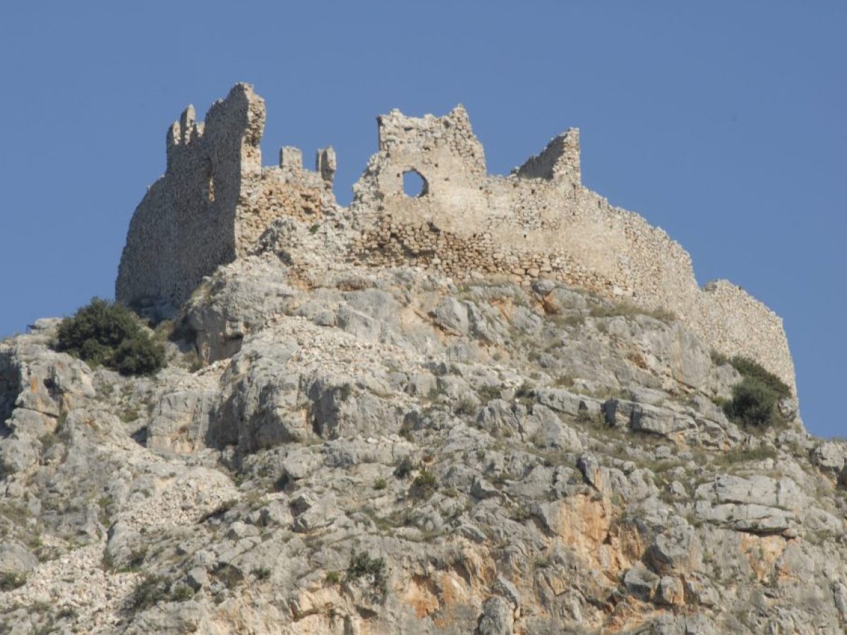 Αυτό είναι το παραμυθένιο κάστρο της Εύβοιας: Δείτε πού βρίσκεται