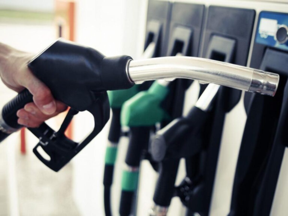 Χαμός στα βενζινάδικα των Τρικάλων – Αυξημένη κίνηση λόγω του πολέμου στο Ιραν