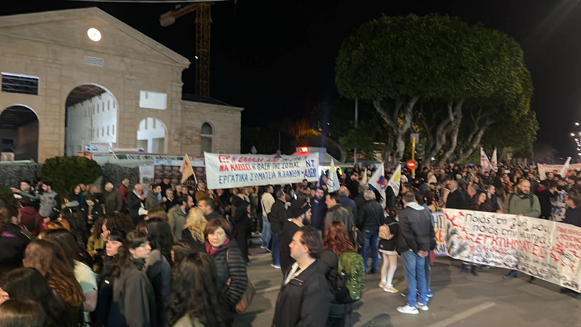 chania-me-megali-simmetochi-foreon