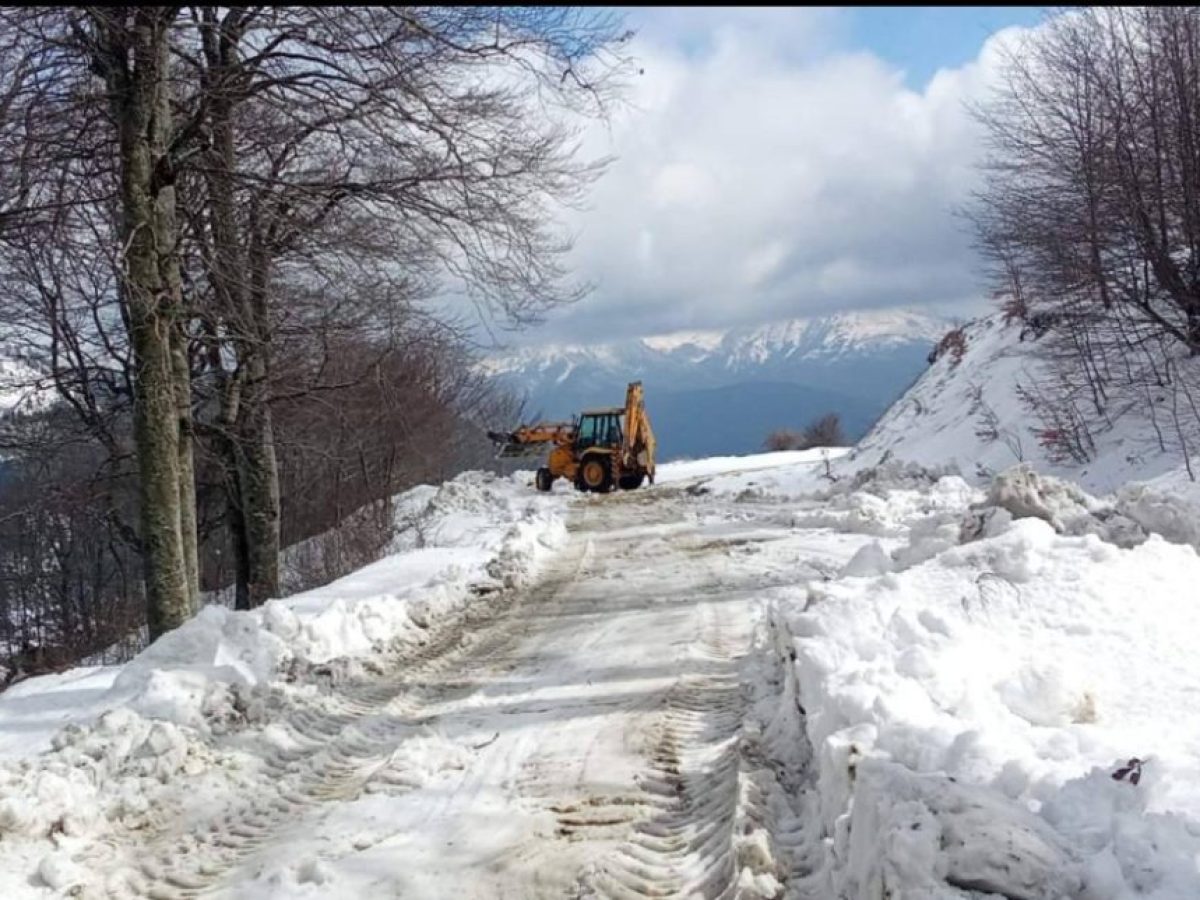 Χιονοπτώσεις ακόμη σε ορεινά της Αιτωλοακαρνανίας- «επί ποδός» η Πολιτική Προστασία