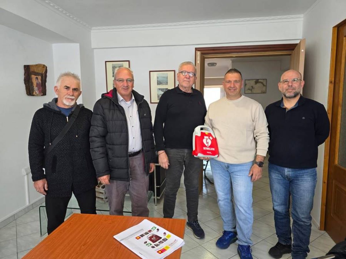 Χριστόδουλος Στεφανάδης: Ένα συμβολικό δώρο ζωής στον Ορειβατικό Σύλλογο Σάμου από την Ελληνική Καρδιολογική Εταιρεία