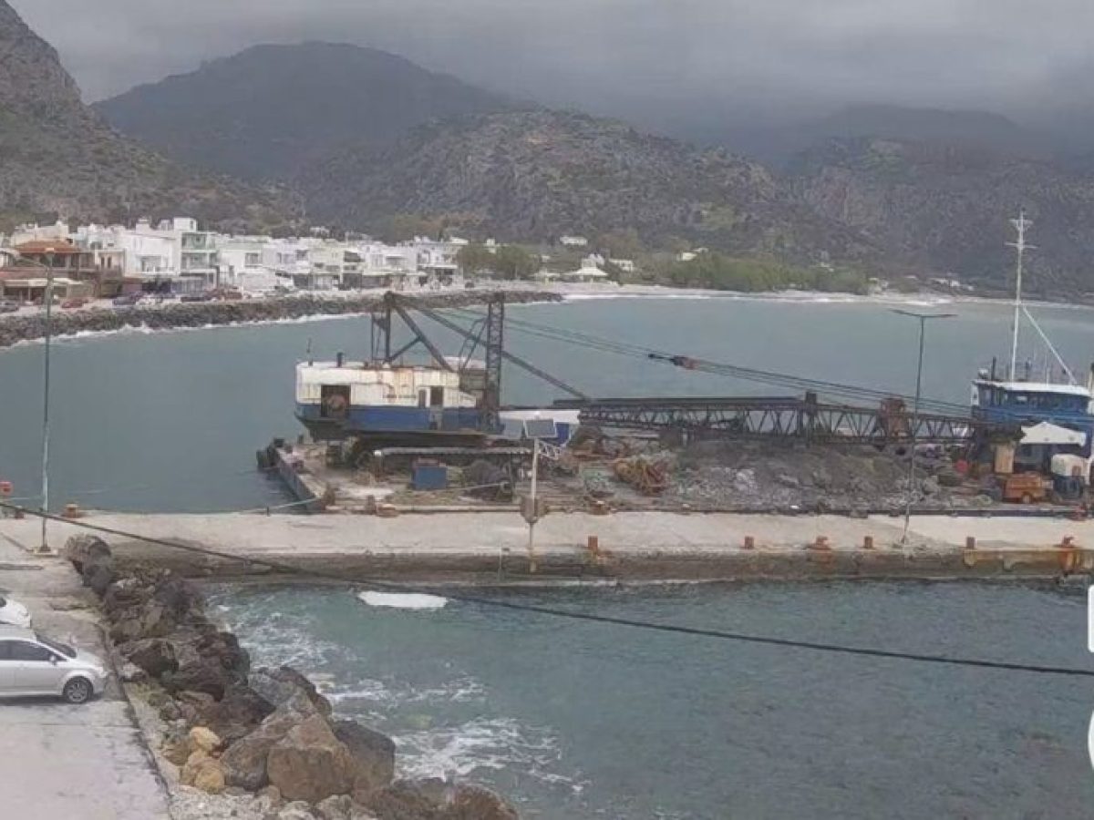 ΧΑΝΙΑ: Ξεκίνησαν οι εργασίες στην προβλήτα τη Παλαιόχωρας. Απομακρύνεται το τσιγαράδικο