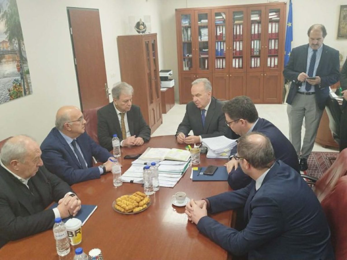 &Delta;. &Mu;&alpha;&kappa;&epsilon;&delta;&omicron;&nu;ί&alpha;: &Alpha;&lambda;&lambda;&alpha;&gamma;ή &mu;&omicron;&nu;&tau;έ&lambda;&omicron;&upsilon; &alpha;&nu;ά&pi;&tau;&upsilon;&xi;&eta;&sigmaf; &mu;&epsilon;&tau;ά &tau;&omicron; &tau;έ&lambda;&omicron;&sigmaf; &tau;&omicron;&upsilon; &lambda;&iota;&gamma;&nu;ί&tau;&eta;