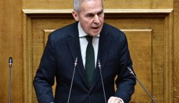 davakis-ta-e&Alpha;s-lavriou-litourgoun