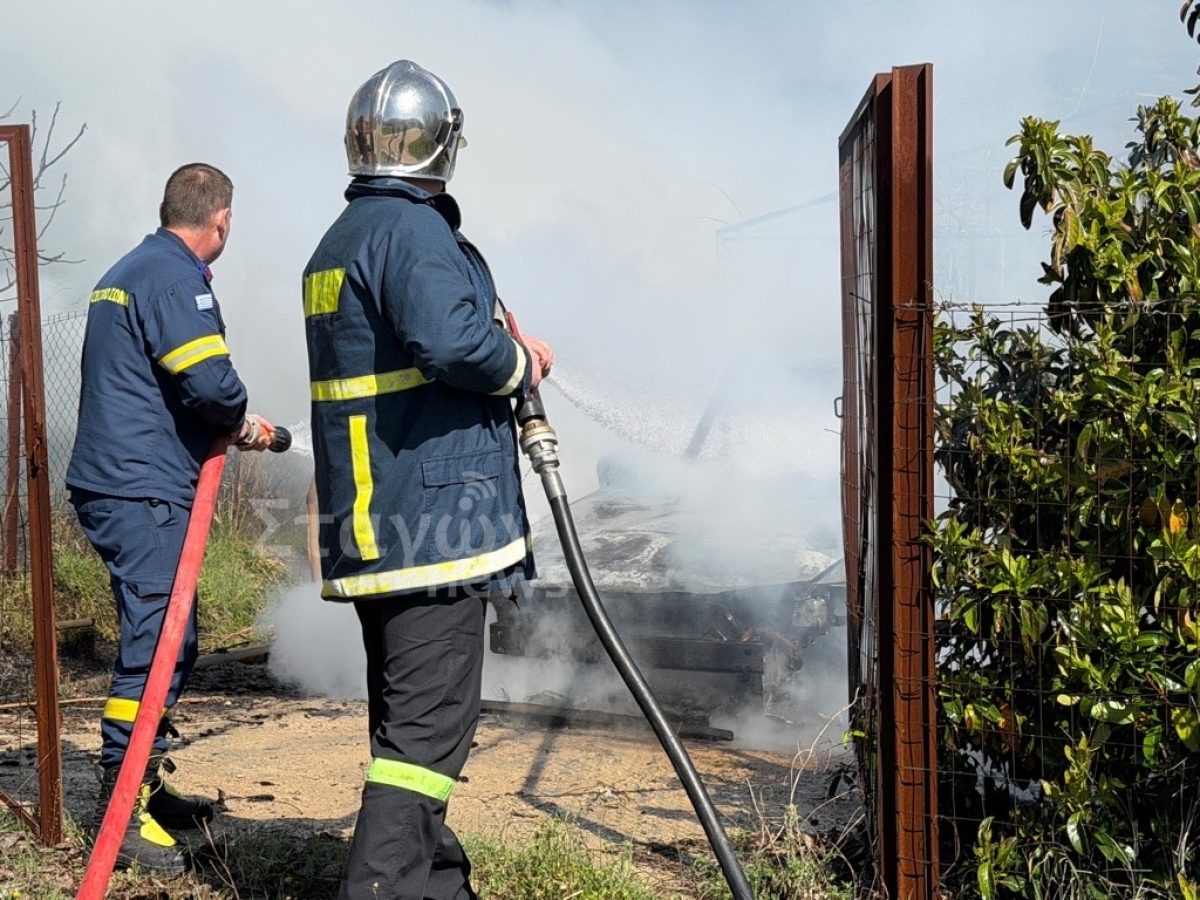 Διάβα: Φωτιά σε ι.χ. αυτοκίνητο που ήταν σταθμευμένο δίπλα σε θερμοκήπιο