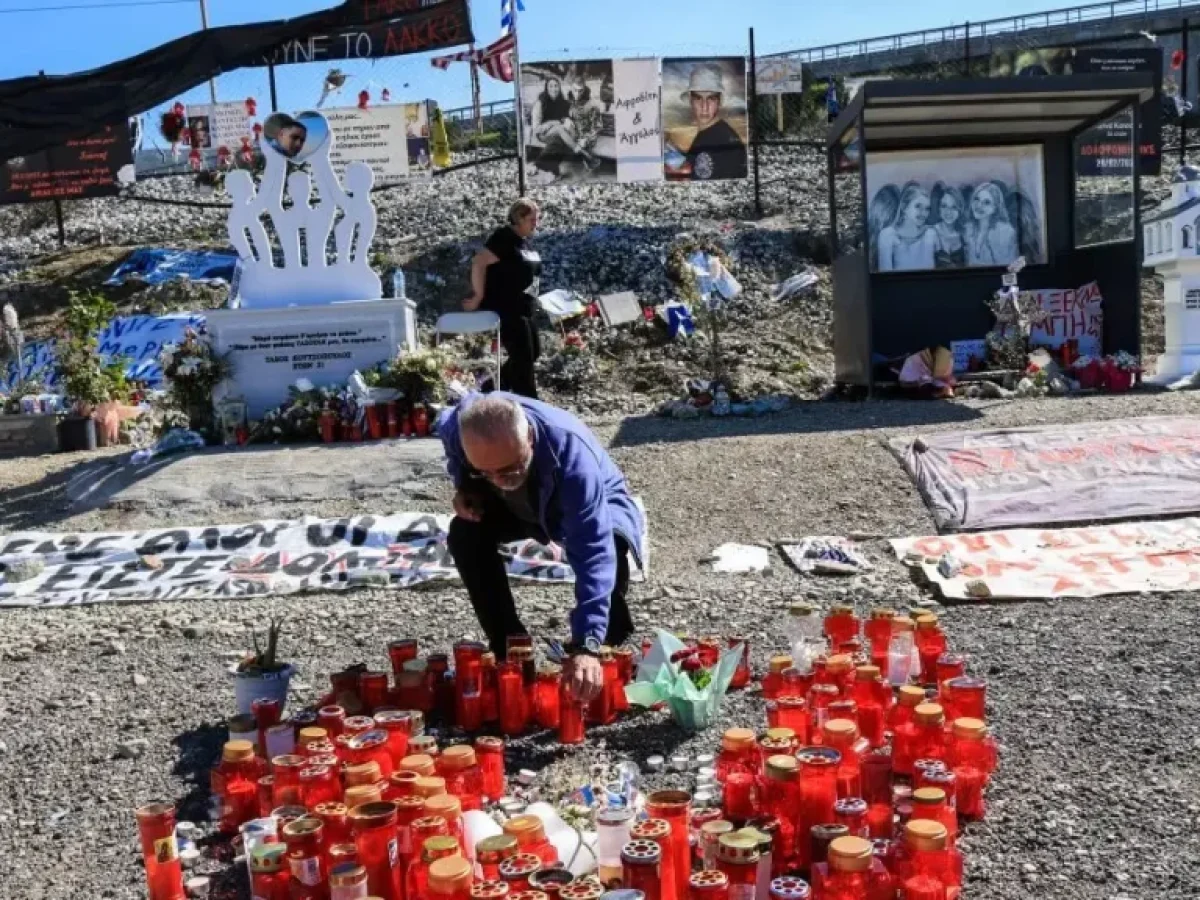 Δικαιώθηκε οικογένεια θύματος των Τεμπών – Το κράτος υπεύθυνο για την κατάσταση του σιδηροδρόμου, λέει το δικαστήριο