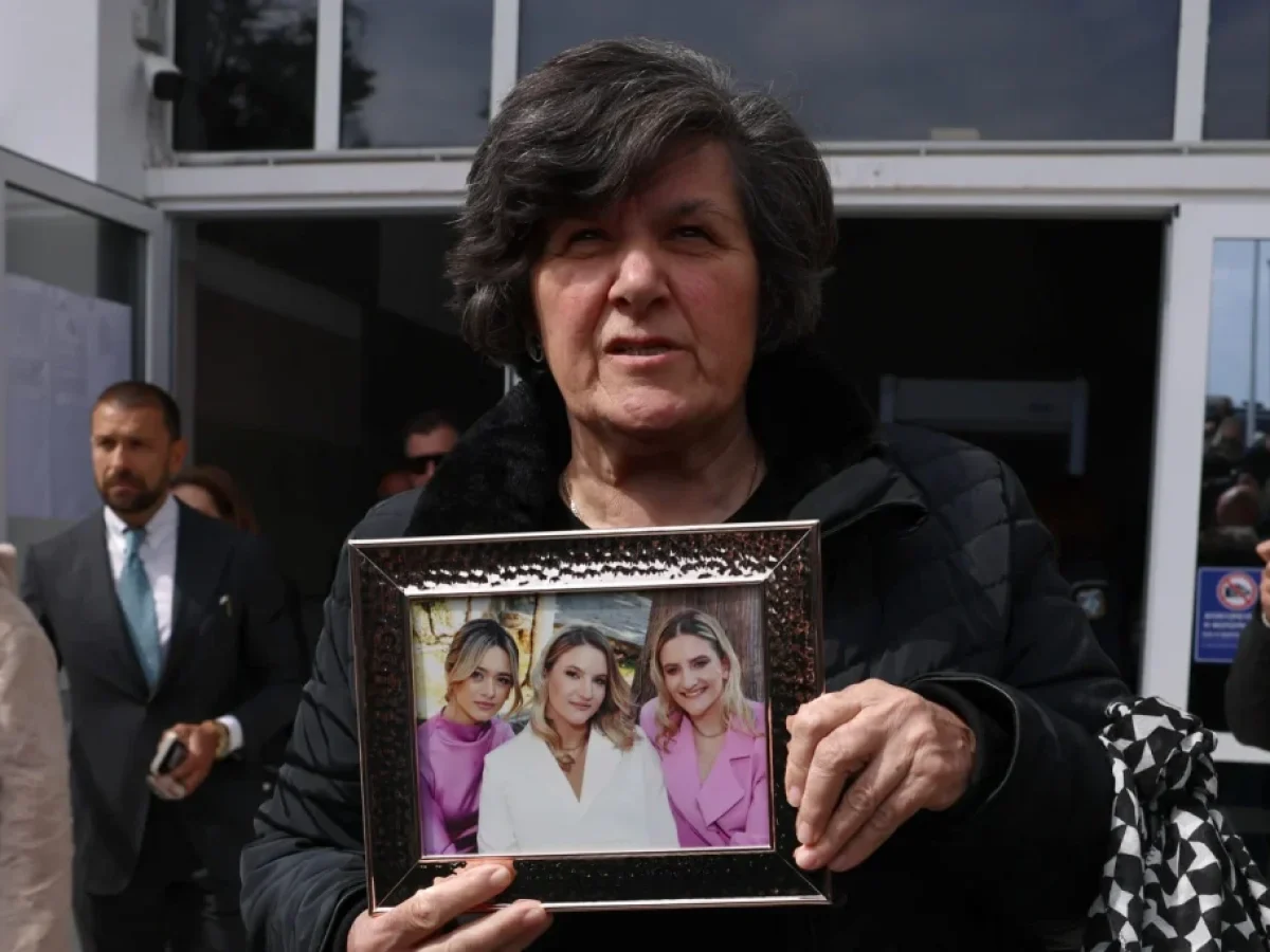 Δίκη για την τραγωδία στα Τέμπη: Καταγγελίες και οργή συγγενών – «Είναι ντροπή, το έκαναν επίτηδες, έχει τελειώσει η υπομονή μας»