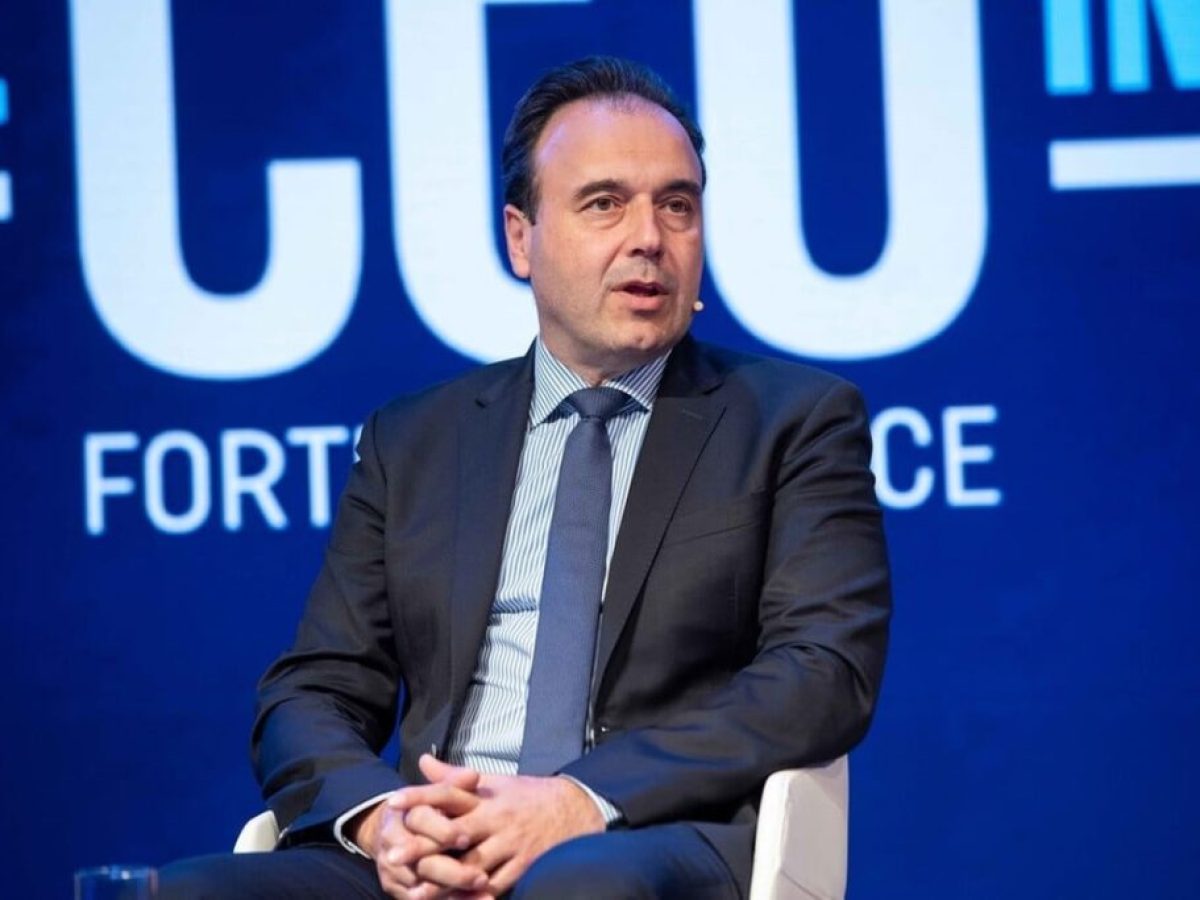 Δημήτρης Παπαστεργίου: Ψηφιακό «τείχος» προστασίας για ανηλίκους σε αλκοόλ, καπνικά και social media