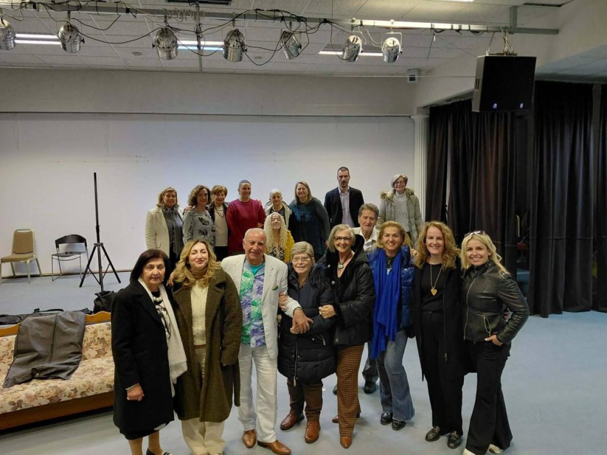 Δήμος Ηρακλείου Αττικής – Η θεατρική ομάδα των ΚΑΠΗ έπαιξε στις γυναικείες φυλακές της Θήβας