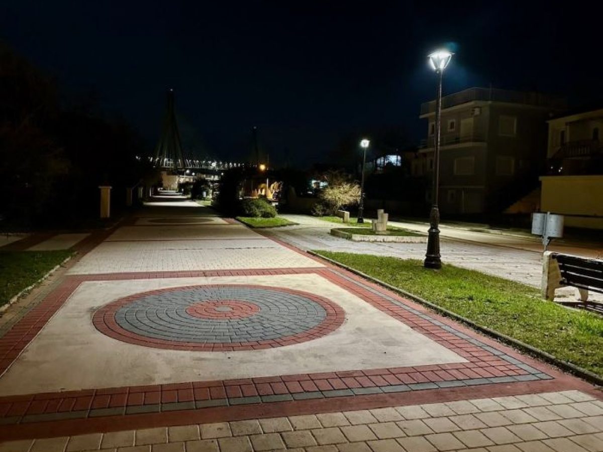 Δήμος Ναυπακτίας: Νέος φωτισμός στην πλατεία Χορμόβα και τον πεζόδρομο Αντιρρίου      