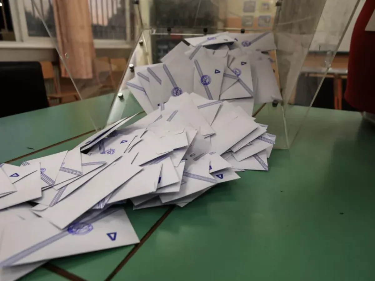 Δημοσκόπηση Opinion Poll: Στις 19,5 μονάδες η διαφορά της ΝΔ από το ΠΑΣΟΚ στην εκτίμηση ψήφου