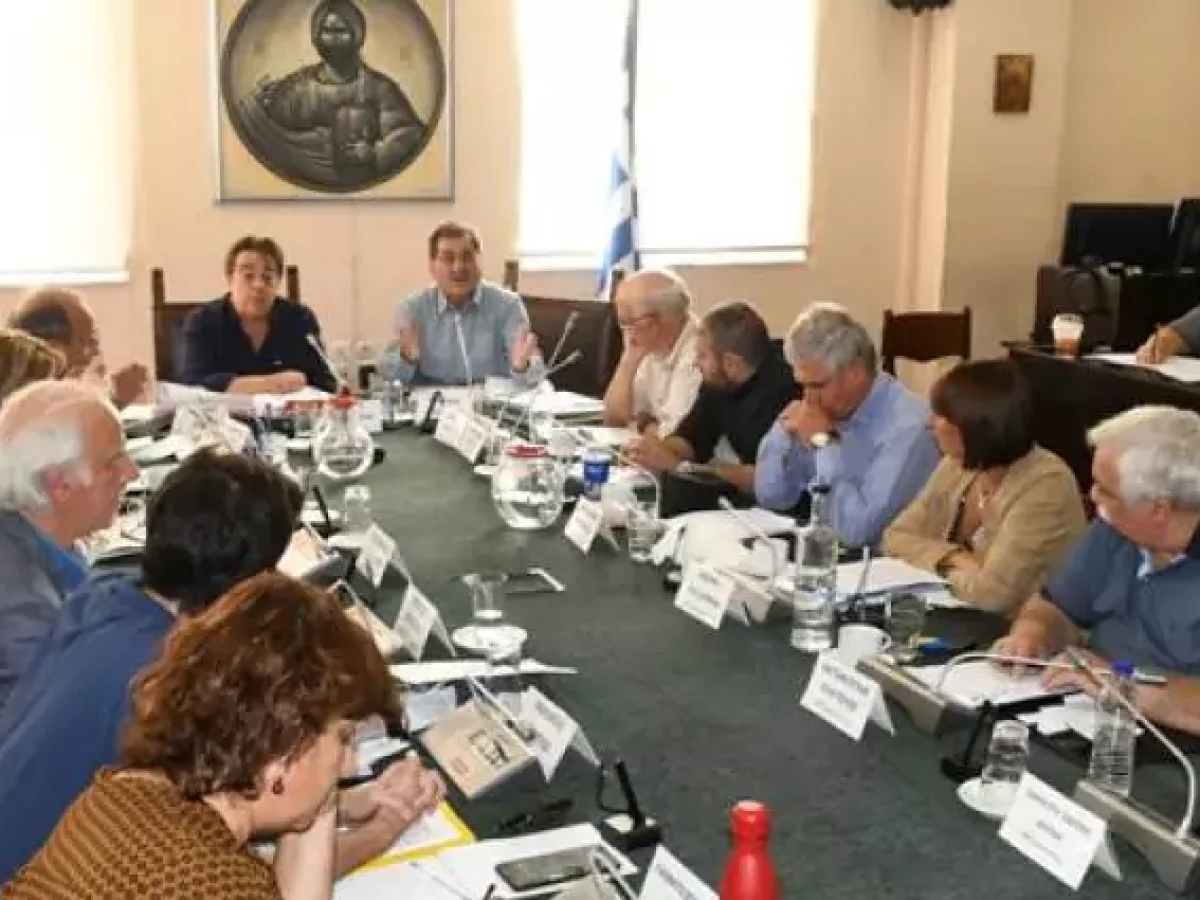 Δημοτικό Συμβούλιο Πάτρας: Ψήφισμα κατά της εμπλοκής της Ελλάδας στον πόλεμο