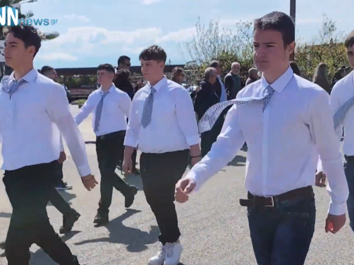 Δείτε την μαθητική παρέλαση στο Ευηνοχώρι Μεσολογγίου. Βίντεο