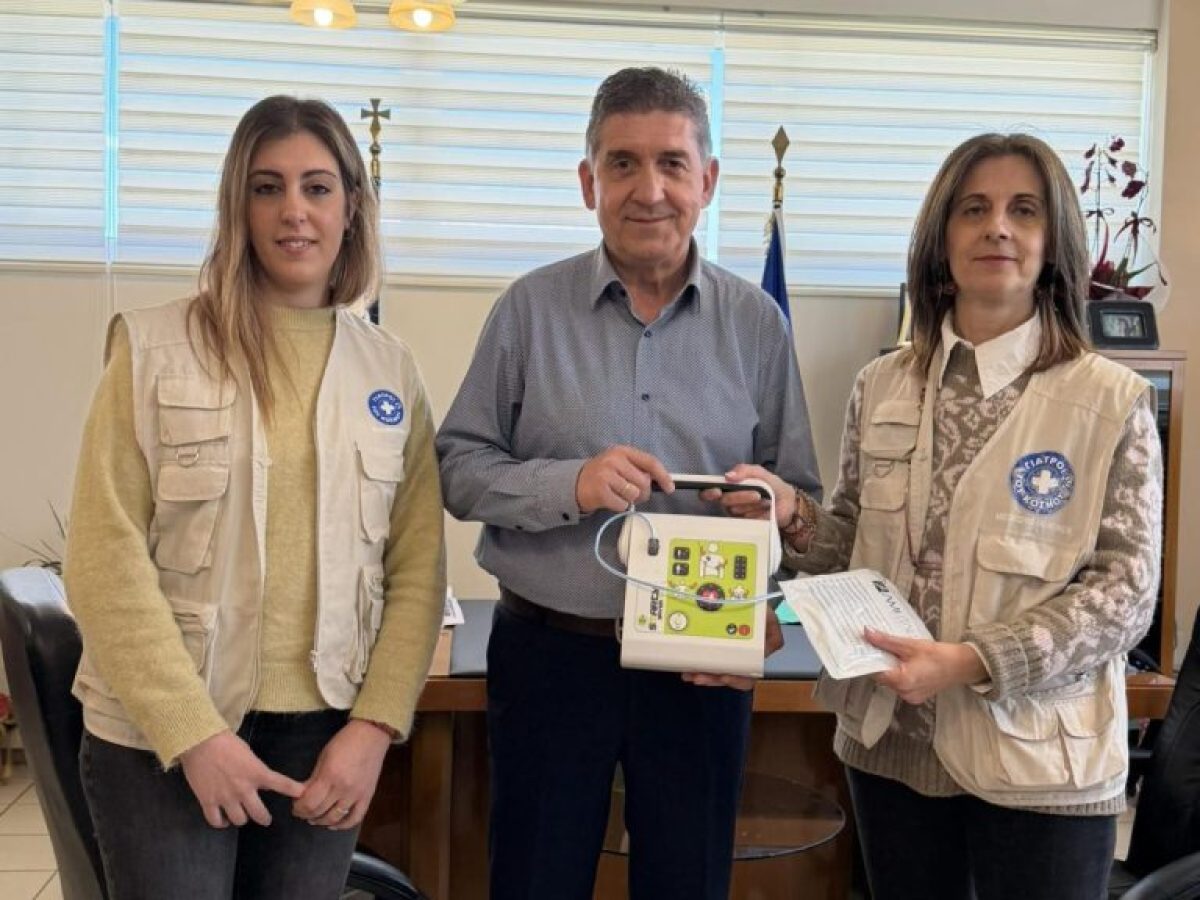 Δυτική Αχαΐα: Επτά απινιδωτές σε σχολεία και στο Κέντρο Υγείας στο πλαίσιο του Μνημονίου Συνεργασίας μεταξύ Δήμου και “Γιατρών του Κόσμου”