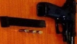 divsinelifthi-me-pistoli-krotou-aeriou