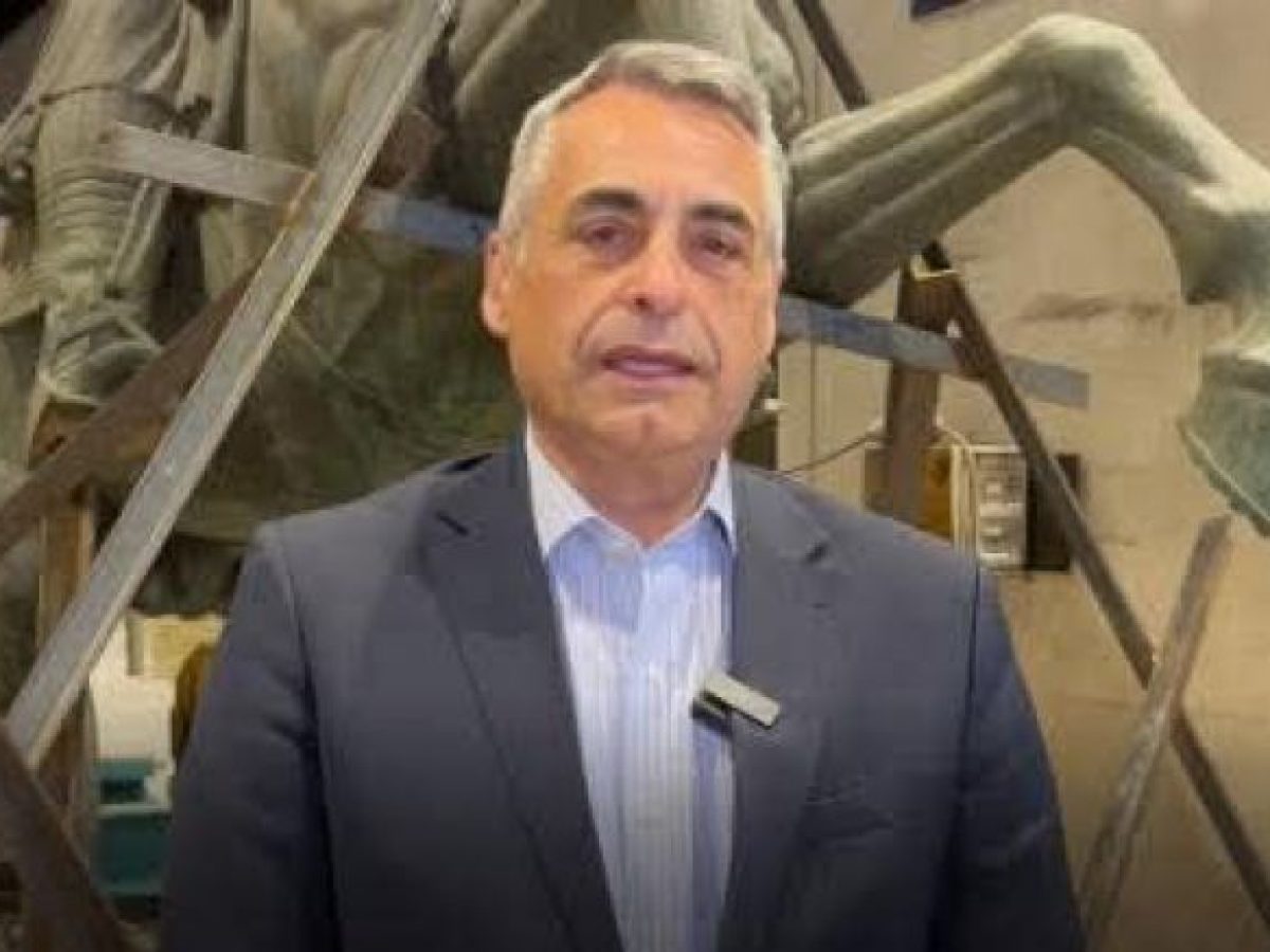 Σμυρνιώτης: “Παιδαριώδεις ως επικίνδυνοι οι χειρισμοί του κ. Τζιούμη στο θέμα του Ανδριάντα”