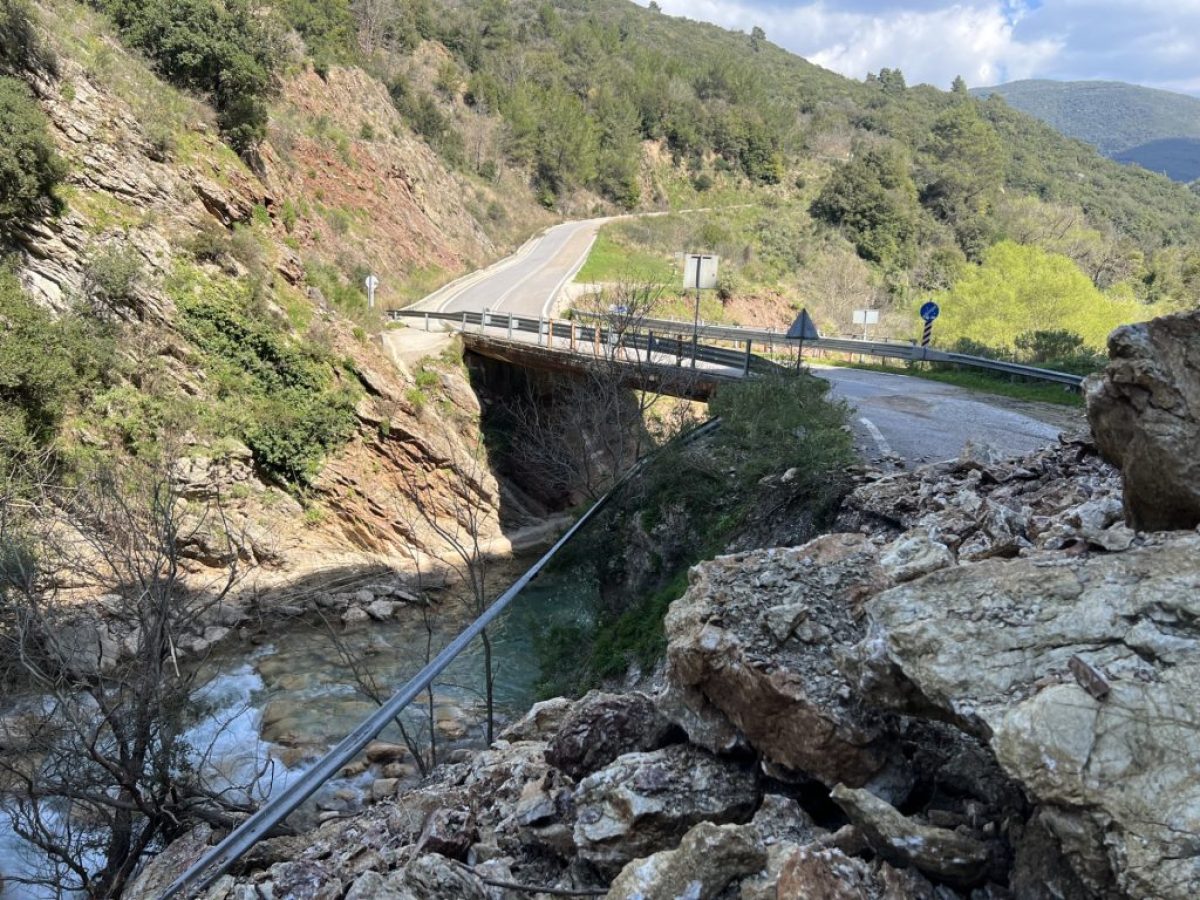 Δρομολογούνται εργασίες σε περιοχές που εμφανίστηκαν καθιζήσεις και κατολισθήσεις