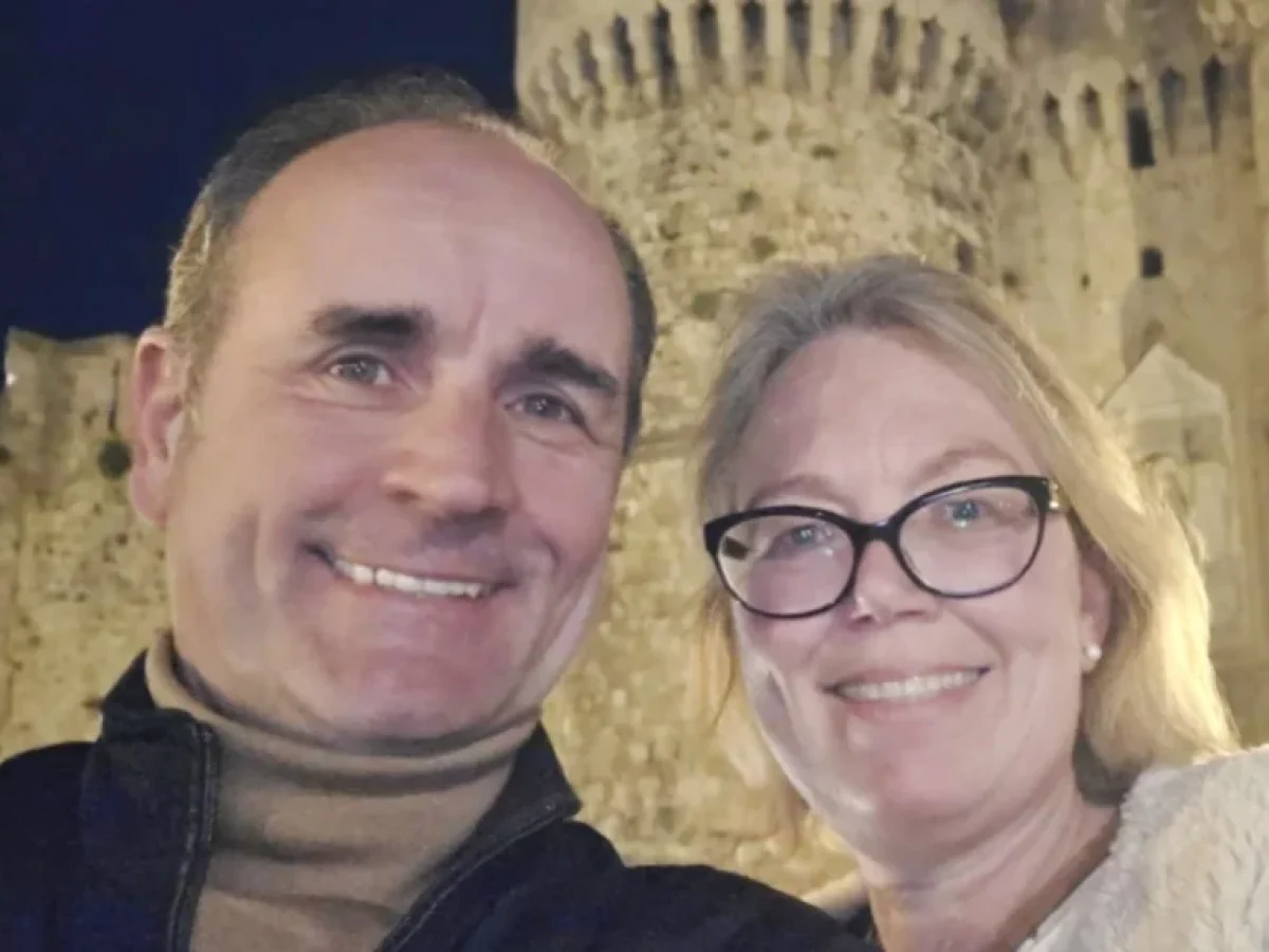 «Εχουμε κάνει το δρομολόγιο Κολονία – Ρόδος ένα… καφέ δρόμο»: Το ζευγάρι Γερμανών που λάτρεψε την Ελλάδα σαν δεύτερη πατρίδα