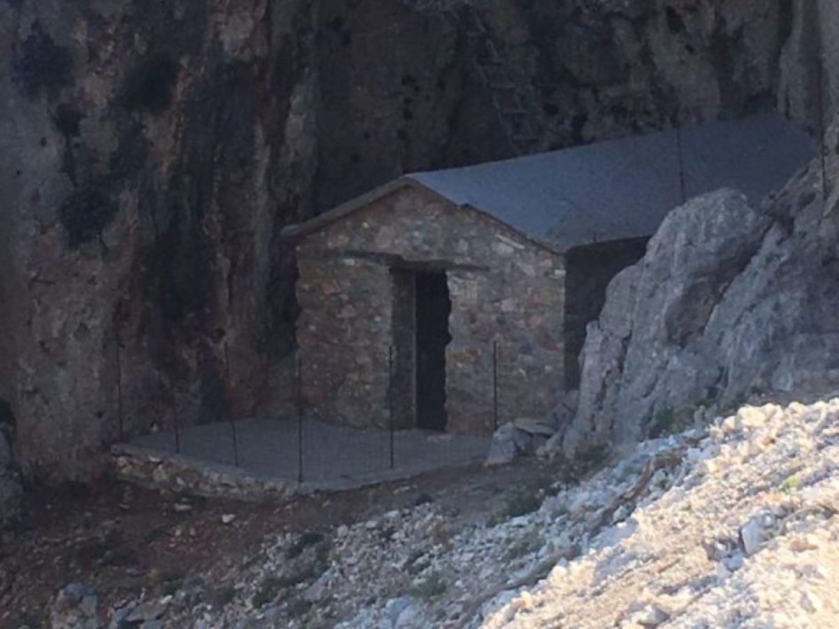 Εδώ βρίσκεται το θαυματουργό εκκλησάκι της Εύβοιας