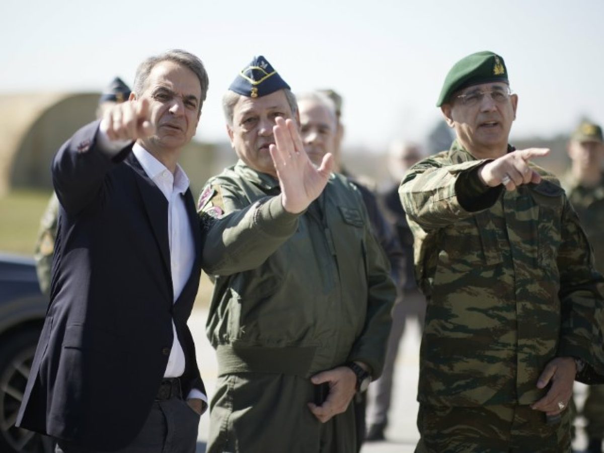 Έφτασε στη Λάρισα ο πρωθυπουργός. Επισκέφτηκε την 110 Π.Μ.