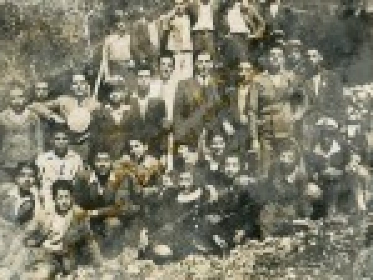 Εκδρομή μαθητών στη Βρύση Πασά στη Νικιάνα – Μια σπάνια φωτογραφία του 1936