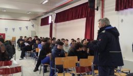 ekpedeftiki-enimerosi-gia-themata-politikis