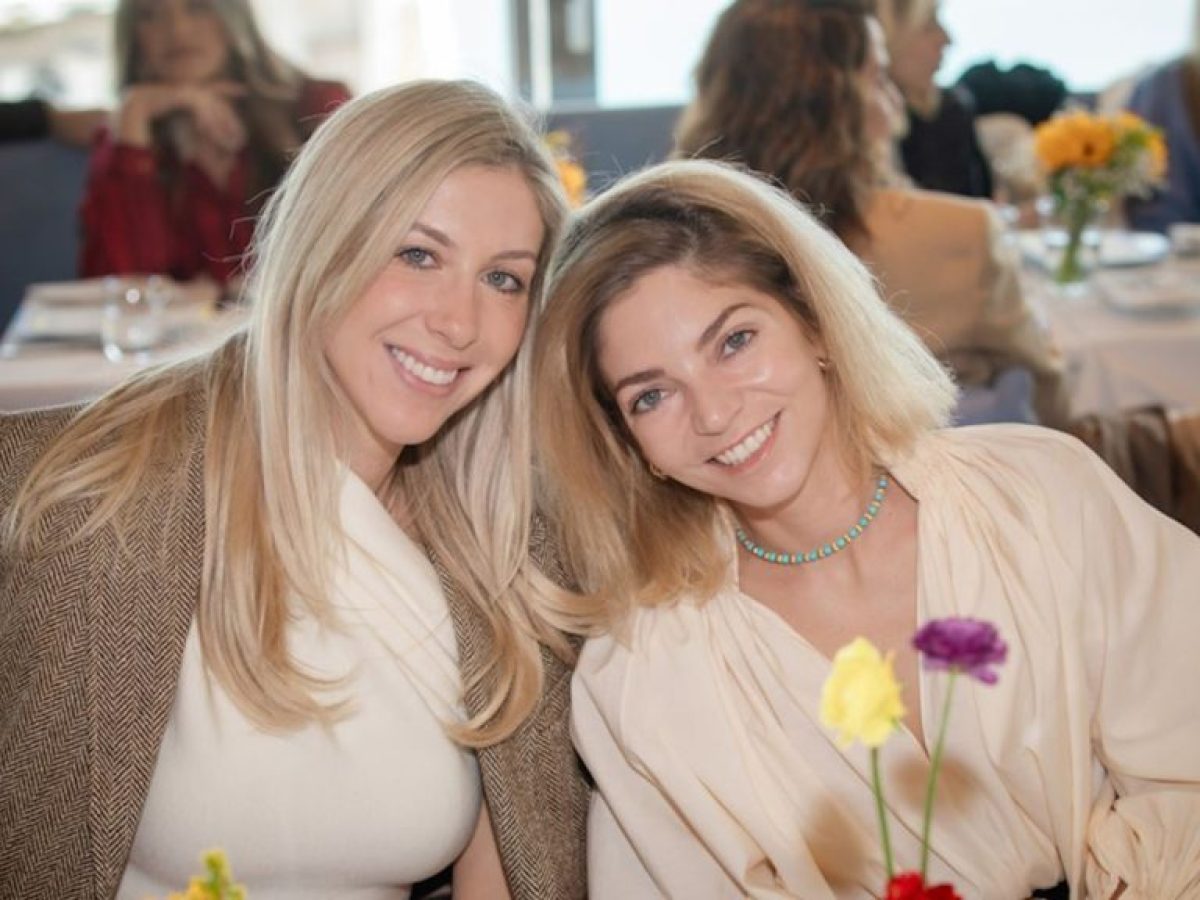 Έλλη Παπαδιαμάντη Αγγελοπούλου | Σπάνια πρωινή έξοδος στη Βουλιαγμένη για καλό σκοπό