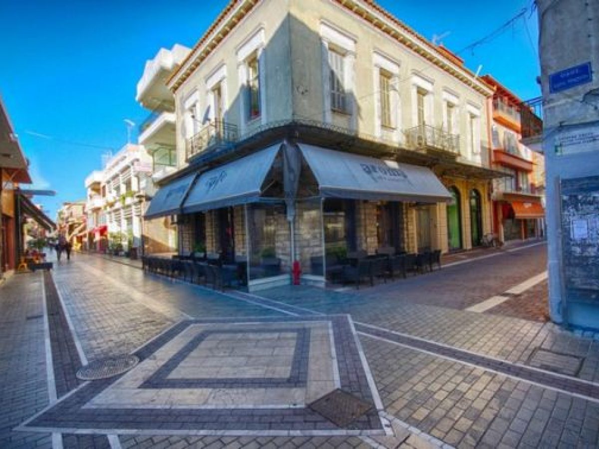 Εμποροβιομηχανικός Μεσολογγίου: Διάθεση σημαιών για τον εορταστικό στολισμό των καταστημάτων