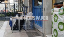 ena-magazi-klini…-ena-anigi