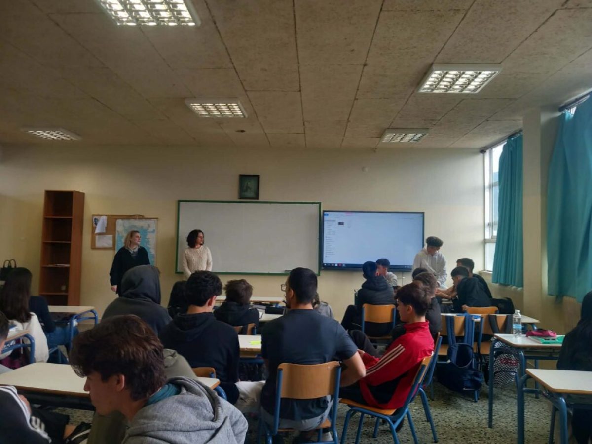 Ενημερωτική δράση στο 2ο Λύκειο Καλαμάτας από το Συμβουλευτικό Κέντρο Γυναικών θυμάτων βίας