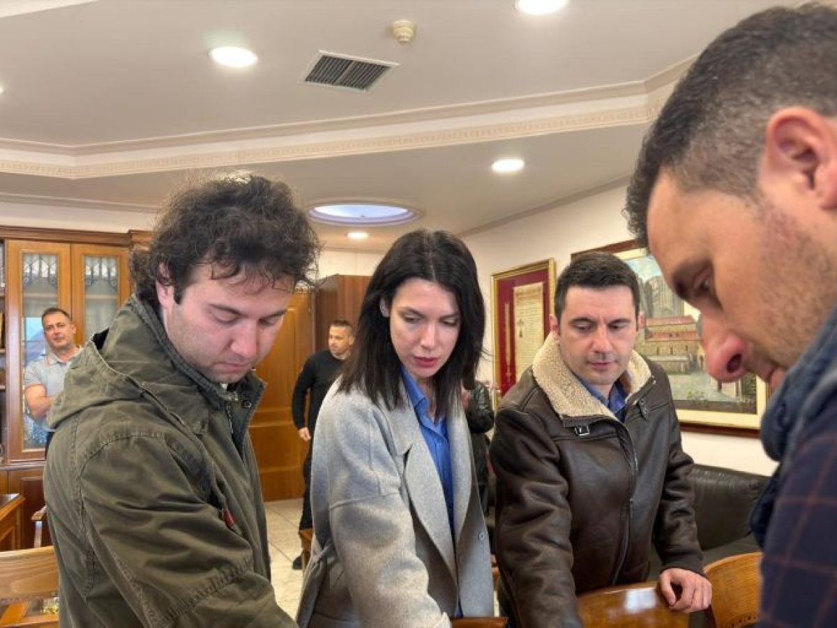&Epsilon;&nu;ί&sigma;&chi;&upsilon;&sigma;&eta; &tau;&eta;&sigmaf; &Delta;&eta;&mu;&omicron;&tau;&iota;&kappa;ή&sigmaf; &Alpha;&sigma;&tau;&upsilon;&nu;&omicron;&mu;ί&alpha;&sigmaf; &tau;&omicron;&upsilon; &Delta;ή&mu;&omicron;&upsilon; &Mu;&epsilon;&tau;&epsilon;ώ&rho;&omega;&nu; &mu;&epsilon; &tau;&rho;&epsilon;&iota;&sigmaf; &nu;έ&omicron;&upsilon;&sigmaf; &Delta;&eta;&mu;&omicron;&tau;&iota;&kappa;&omicron;ύ&sigmaf; &Alpha;&sigma;&tau;&upsilon;&nu;&omicron;&mu;&iota;&kappa;&omicron;ύ&sigmaf;