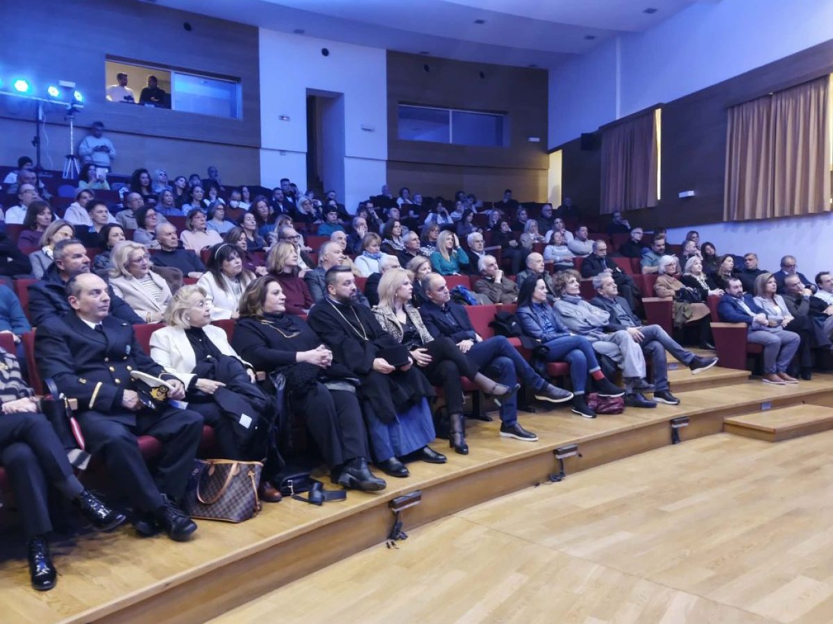 Εντυπωσιακή παρουσίαση απόψε για τη Χαλκίδα – Βίντεο και εικόνες