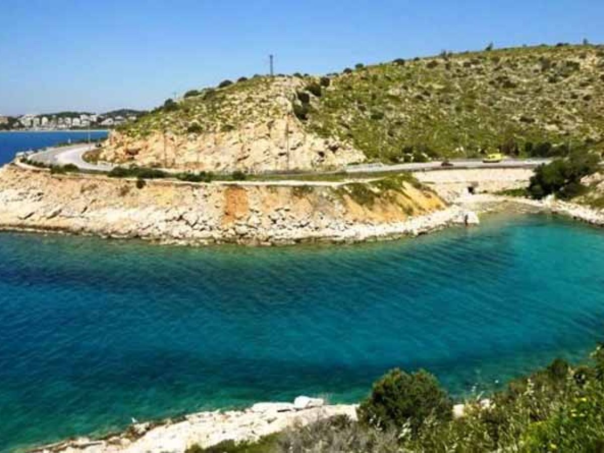 Επιχείρηση απεγκλωβισμού δύτη στα Λιμανάκια Βουλιαγμένης