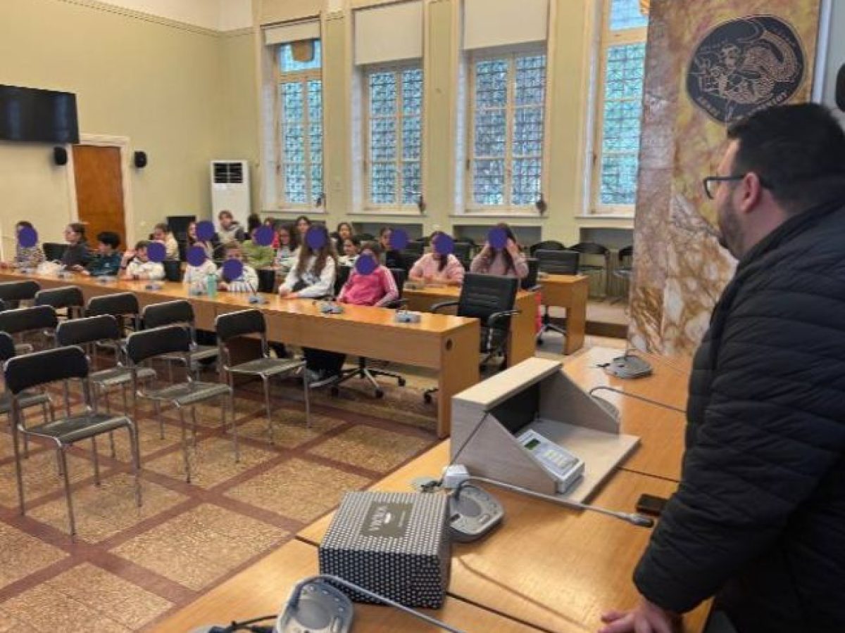 Επίσκεψη μαθητών του 10ου Δημοτικού Σχολείου στο Δημαρχείο Αγρινίου