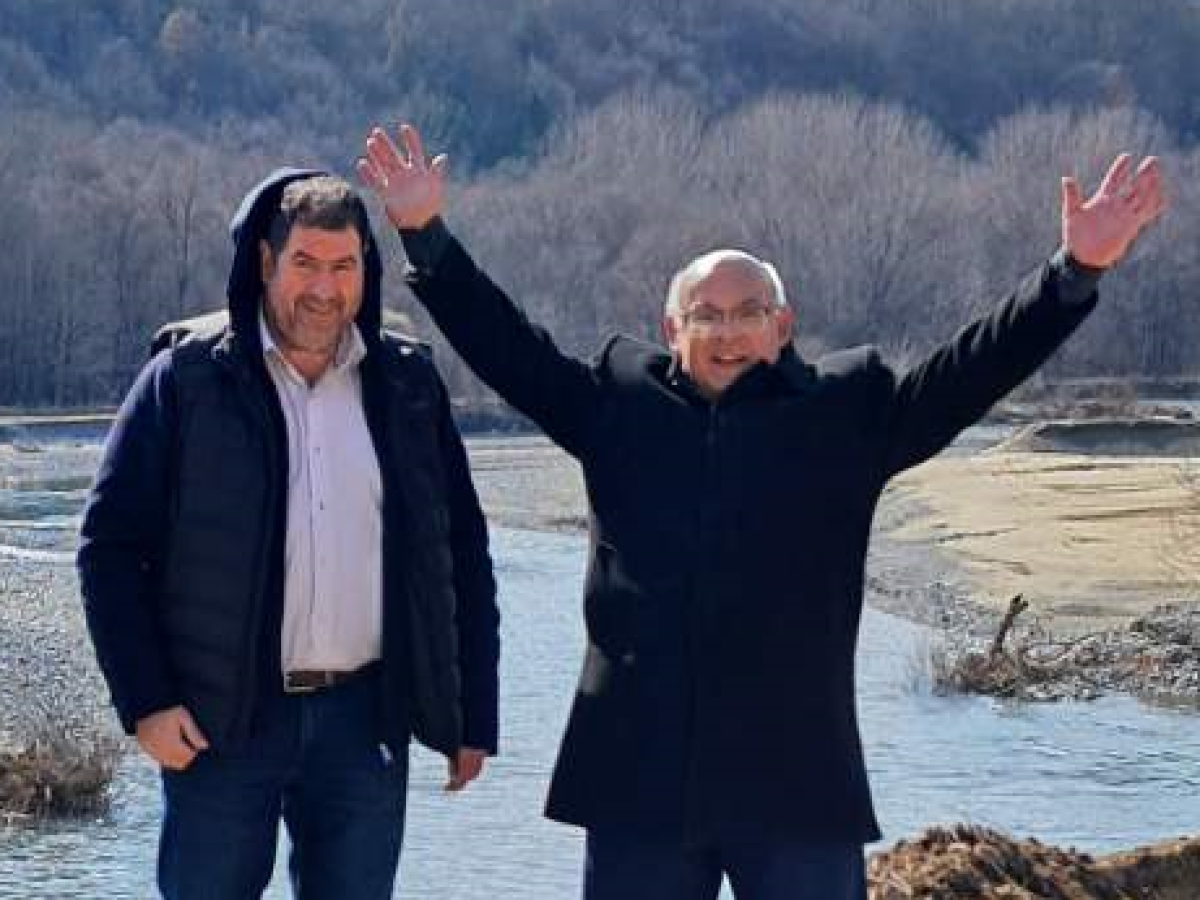 Επιστολές: “Και μαζί και χώρια”