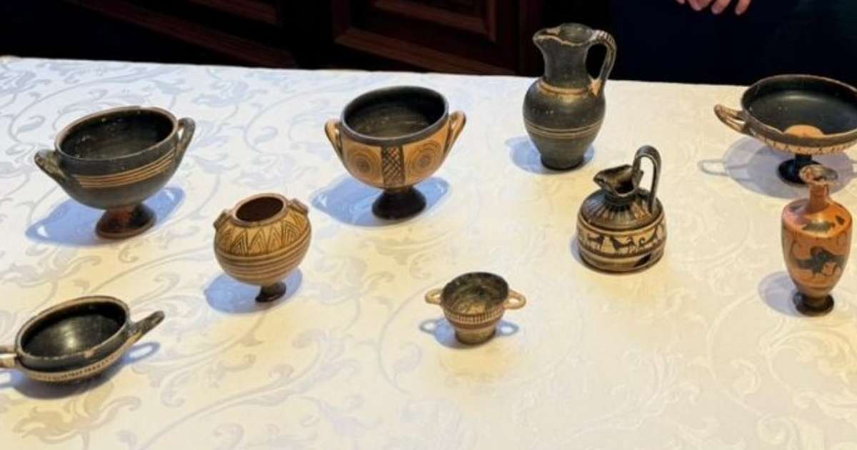 epistrefoun-apo-ti-voudapesti-sto