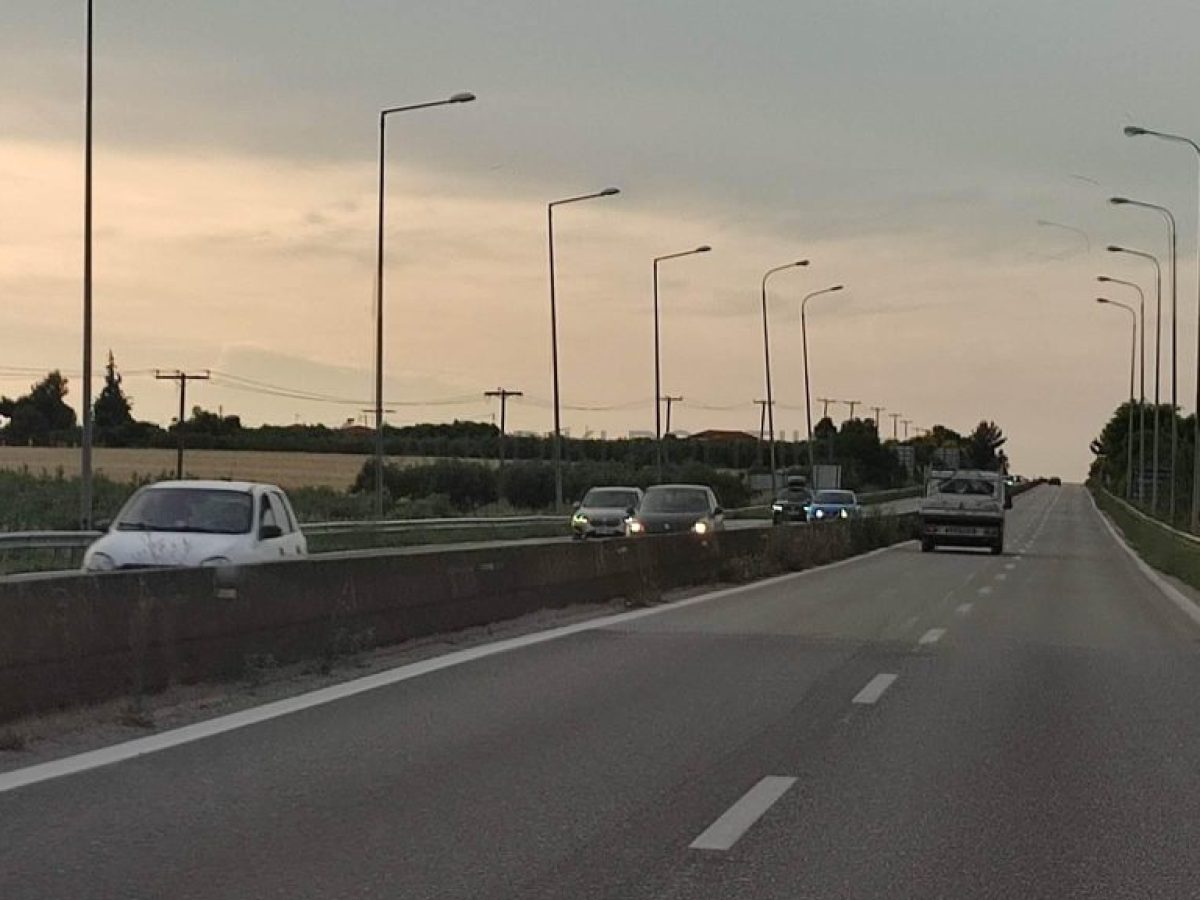 Εργασίες συντήρησης και κοπής πρασίνου στην ΕΟ Θεσσαλονίκης-Μουδανιών