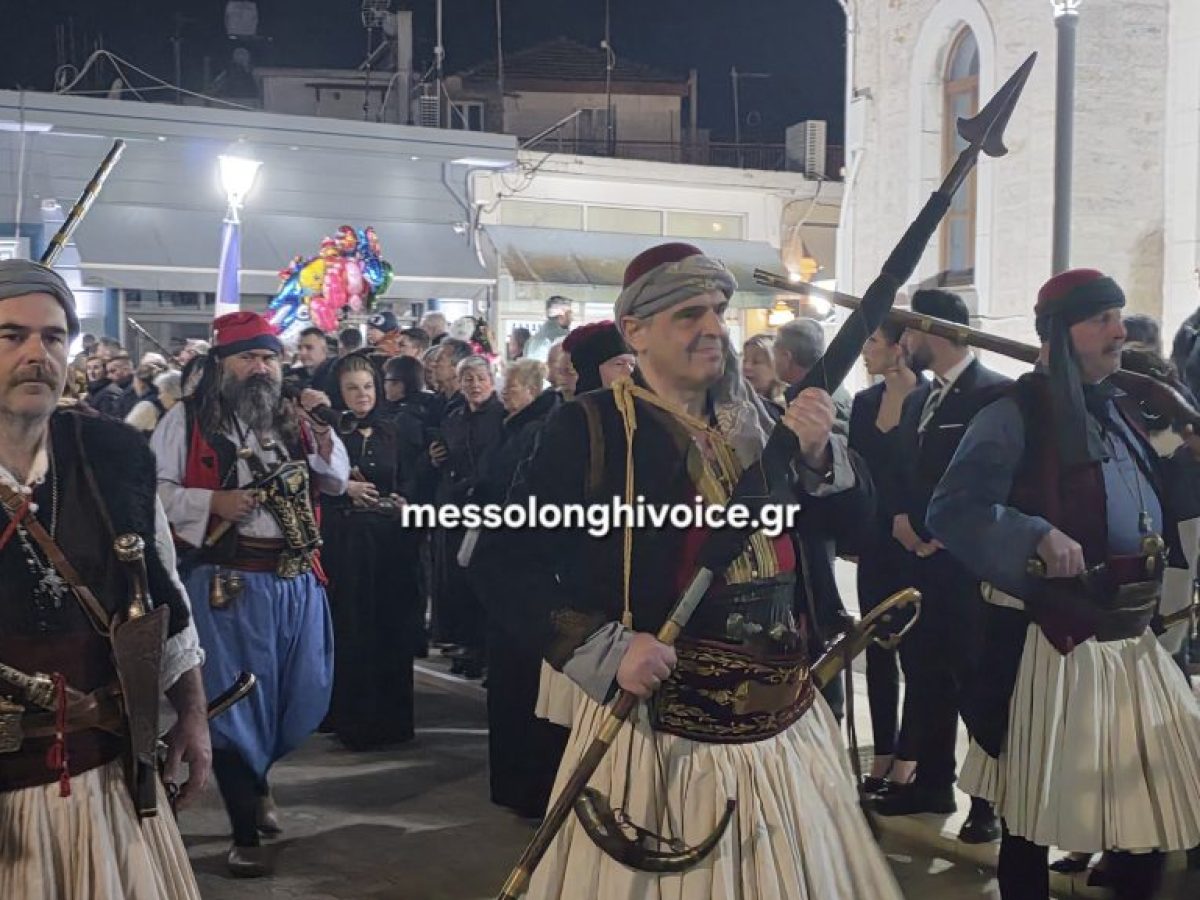 Αιτωλικό: Δείτε φωτογραφίες απο την βραδινή πομπή της Μάχης του Ντολμά