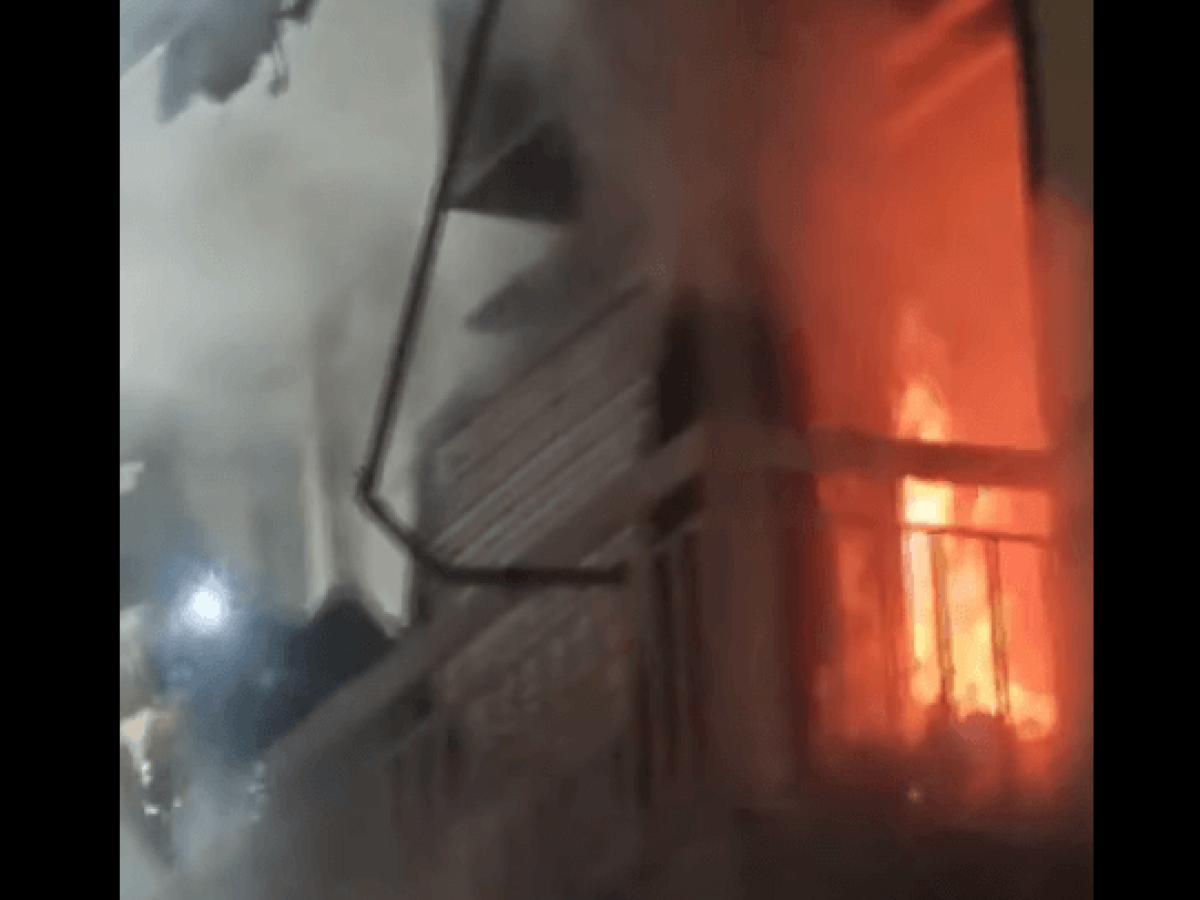 Φωτιά σε διαμέρισμα στον Ταύρο τα ξημερώματα – Άνδρας βρέθηκε χωρίς αισθήσεις.