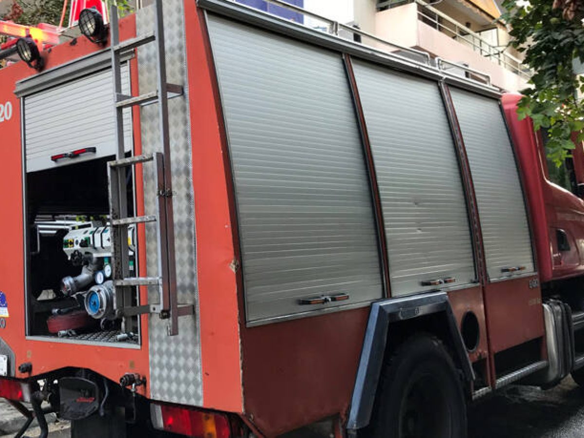 Φωτιά σε κατάστημα στο κέντρο του Μεσολογγίου (φωτό)