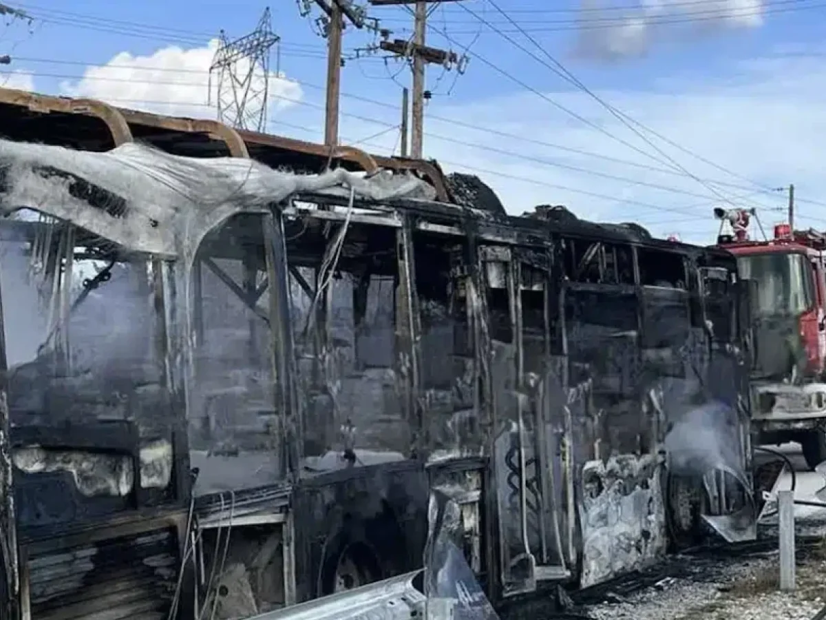 Φωτιά σε λεωφορείο του ΚΤΕΛ – Κάηκε ολοσχερώς