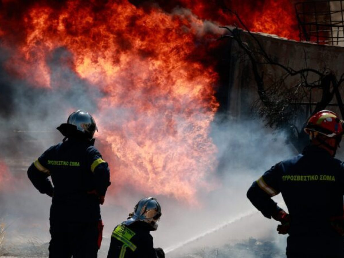 Φωτιά σε σπίτι στη Νεάπολη – Μεγάλη κινητοποίηση της Πυροσβεστικής (φωτο)