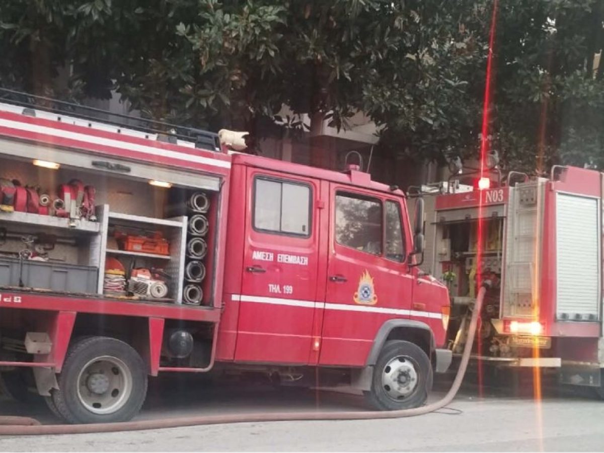 Φωτιά σε ταξιδιωτικό γραφείο στο κέντρο (ΕΙΚΟΝΕΣ)