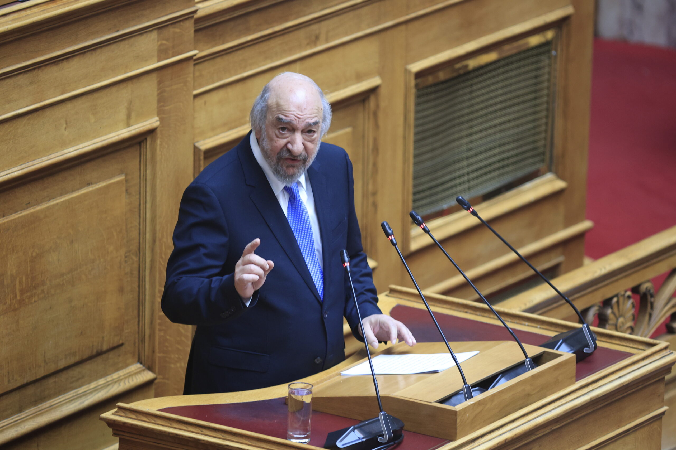 g.-nikitiadis-sti-voulikoutsonomothetima-epikinonias