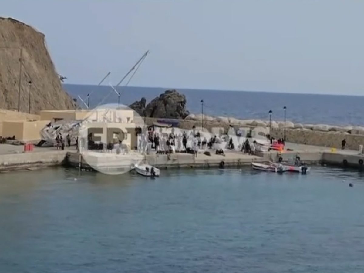 Γαύδος: Στο λιμάνι παραμένουν οι 310 μετανάστες (αποκλειστικό βίντεο)