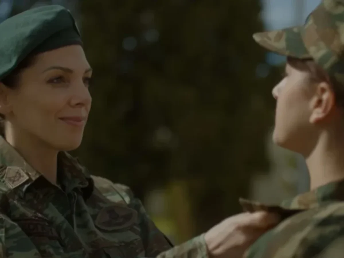 Γυναίκες στα χακί: Εθελοντική στράτευση για ηλικίες 20-26 ετών, τα κριτήρια και οι παροχές