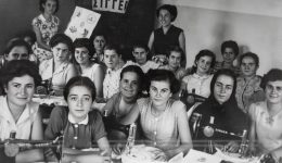 ginekes-tou-chthes-mesa-apo