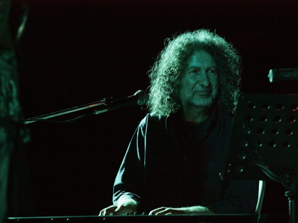 Γιώργος Καζαντζής: Στο στούντιο της πνοής του ανέμου | Μικρή Σκηνή