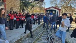 giorti-simera-ston-stathmo-kalavriton